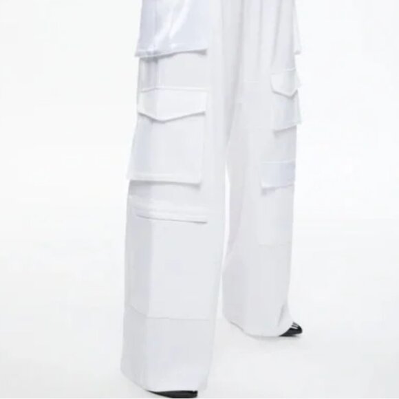 NWT Alice Olivia Luis Pocket Cargo Pant in White Size $495